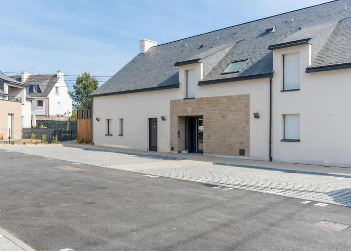 Apartment Les Villas Du Men Du-2 By Interhome